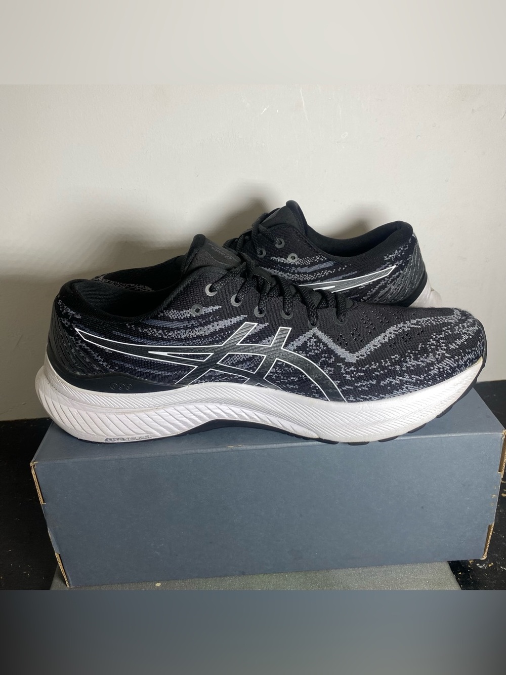 ASICS Gel-Kayano 29 -Size 11 - Picture 6 of 10